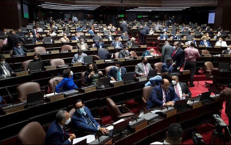 Aspectos de una sesión de la Cámara de Diputados en Santo Domingo. EFE/O. Barría
