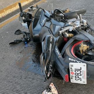 Seguridad en Jalisco: Fallece motociclista en ingreso a desnivel de Juan Pablo II
