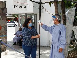 Además, se sumaron de nueva cuenta más del millar de nuevos casos, con mil 095. EL INFORMADOR / ARCHIVO