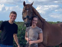 El atacante alemán no sólo vive un gran momento con el Bayern Munich, sino que además, se ha vuelto todo un empresario en el negocio de venta de esperma de caballos. INSTAGRAM / @esmuellert