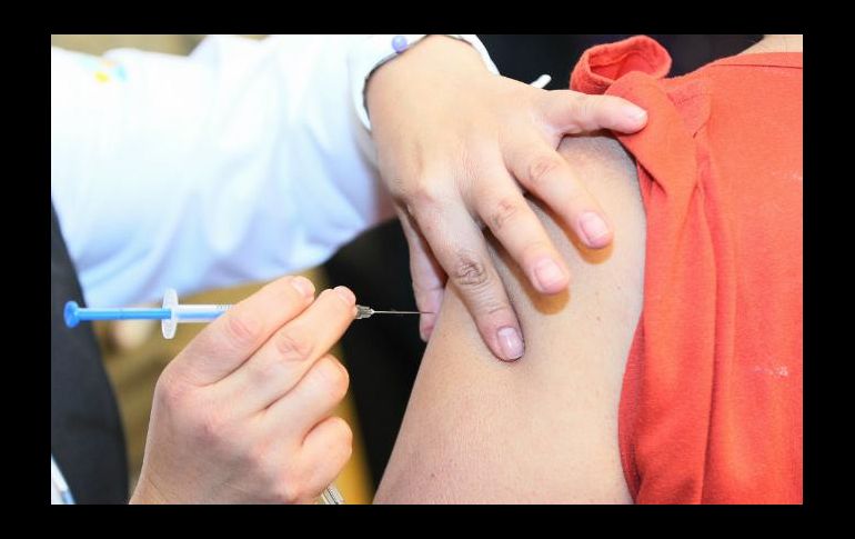 Sobre la vacunación anti influenza, la Secretaría de Salud Jalisco informó que ya aplicó un millón 482 mil 532 dosis. NTX / ARCHIVO