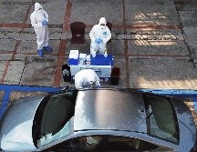 También creció la tasa de positividad, 46.5 de cada 100 pruebas de COVID-19 aplicadas dieron positivo al virus. AFP/ARCHIVO