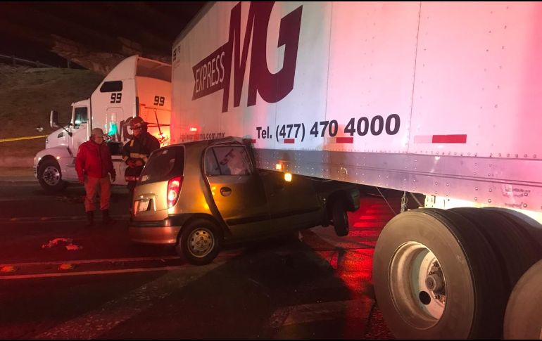 Los hechos se registraron a las 03:00 horas de este lunes en el cruce de la avenida Gobernador Curiel, en Guadalajara. ESPECIAL /