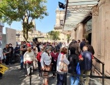 Este lunes se observaron largas filas en la recaudadora en avenida Ramón Corona. EL INFORMADOR/J. Velazco