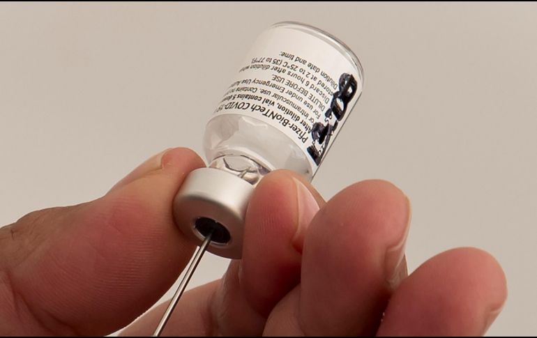 México ha aplicado 82% de 53 mil 625 dosis recibidas al personal de salud de Coahuila, Nuevo León, CDMX, Edomex y otras entidades conurbadas de la capital mexicana, donde el brote de la enfermedad está en su pico más alto. EFE / M. Sierra