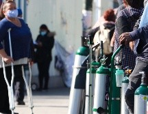 Los pacientes que han podido conseguir los tanques de oxígeno han sufrido de abusos en el costo del producto. EFE / ARCHIVO