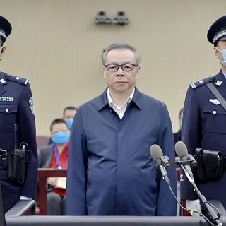 China condena a muerte a exdirector por corrupción