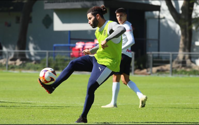 ''Vengo a buscar pelear un puesto titular'', dice el atacante que regresó al Rebaño. TWITTER / @chivastvmx