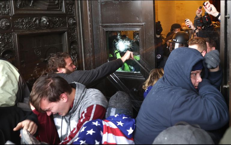 El informe interno del 5 enero advirtió de planes de extremistas que habían mencionado amenazas concretas al Capitolio, el cual fue asaltado un día después. AFP/ARCHIVO