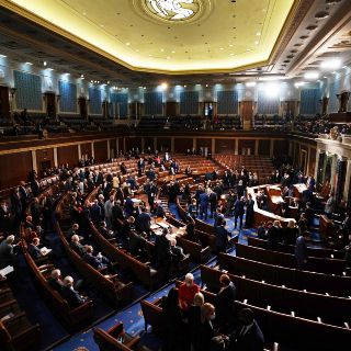 Congreso de EU reanudará esta noche certificación de triunfo de Joe Biden