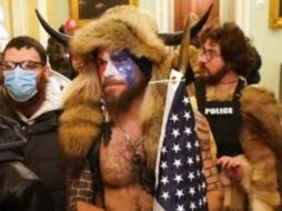 La Policía busca detener a quienes se muestran en las fotos por irrumpir en el Capitolio. ESPECIAL/Metropolitan Police Washington DC