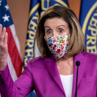 Nancy Pelosi llama a destituir a Donald Trump
