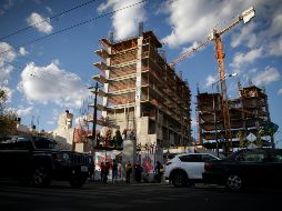 Las constructoras quieren que el gobierno ayude acelerando permisos, y que la banca apoye con créditos. EL INFORMADOR/F. Atilano