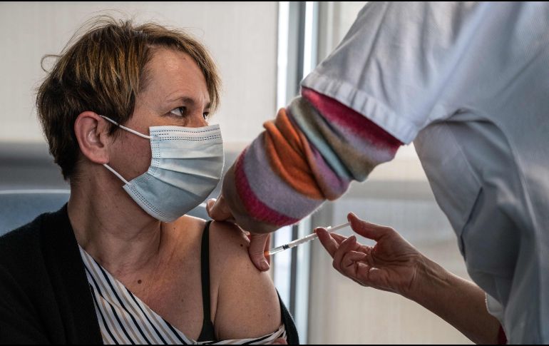 La emergencia en Reino Unido y en Sudáfrica de estas dos nuevas variantes del coronavirus SARS-CoV-2 preocupa a la comunidad internacional debido a su mayor capacidad de transmisión. AFP / P. Hertzog