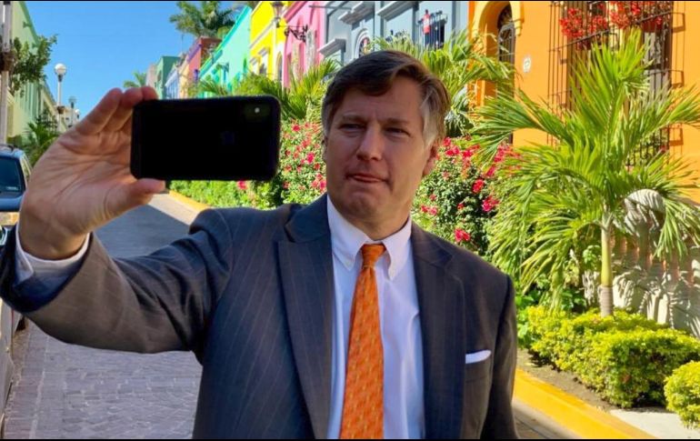 Desde el inicio de su gestión, Cristopher Landau compartía imágenes en sus redes sociales, donde presumía viajes a pueblos turísticos de México y la comida típica, algo que los usuarios bautizaron como la 