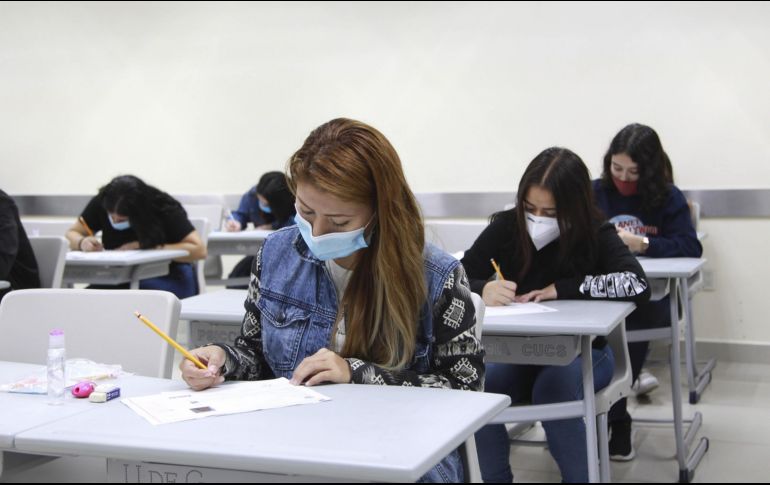 Al haber solo una versión para un examen que se aplicó en cinco diferentes horarios durante tres días diferentes, esta comenzó a circular. ESPECIAL/ Universidad de Guadalajara