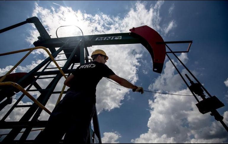 A pesar de las malas noticias en cuanto a desempleo, el barril de crudo se fortaleció. EFE/ARCHIVO