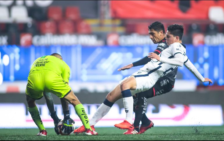 Jonathan Orozco tuvo al menos cinco intervenciones importantes en la defensa de su portería. IMAGO7/A. Gutiérrez