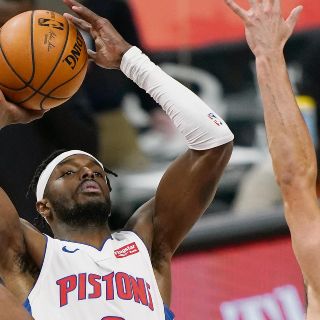 Detroit vence en tiempo extra a Phoenix con el buen juego de Grant