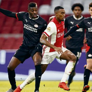 El PSV deja ir vivo al Ajax; vuelve el “Guti”