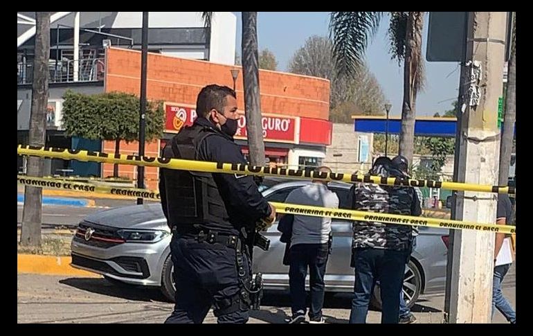 El hombre, de entre 35 a 40 años, perdió la vida en el asiento del conductor. ESPECIAL