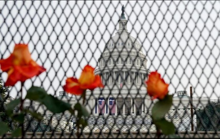 Tras el asalto al Capitolio, la sede del Congreso de EE.UU. está fuertemente custodiada por las fuerzas de seguridad. REUTERS