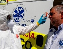 Se deberá privilegiar a personal que se encuentra en atención directa de pacientes o en zonas de alta o muy alta marginación. AFP/ARCHIVO