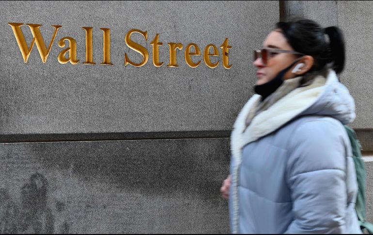 Por sectores, destacaron las alzas de las empresas energéticas y de materiales básicos, así como las pérdidas de las de comunicaciones y salud. AFP/A. Weiss