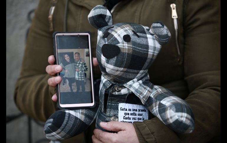 A causa de la pandemia mucha gente no pudo despedirse de sus familiares y necesitan cerrar ese círculo, algo a lo que ayudan los osos. AP/C. Chávez