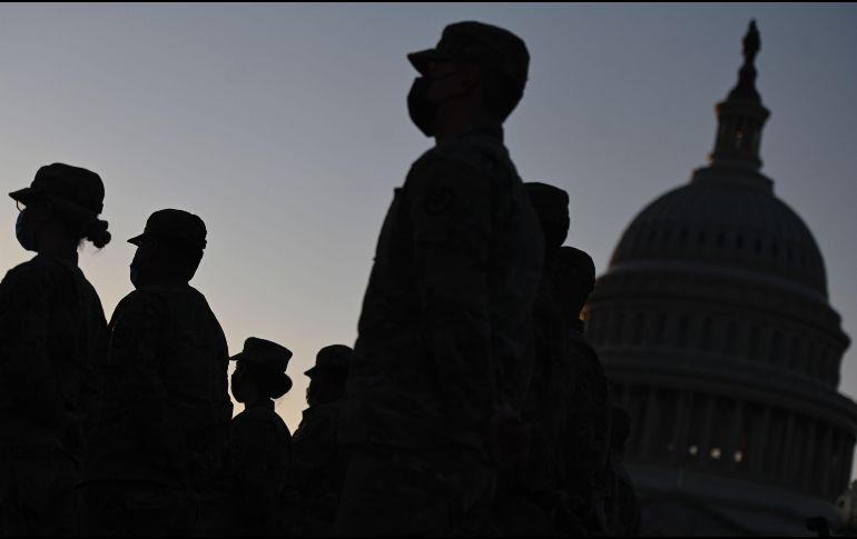 Diez mil miembros de la Guardia Nacional vigilarán la toma de posesión de Biden, pues el FBI ha alertado sobre la posibilidad de un levantamiento. AFP/A. Caballero