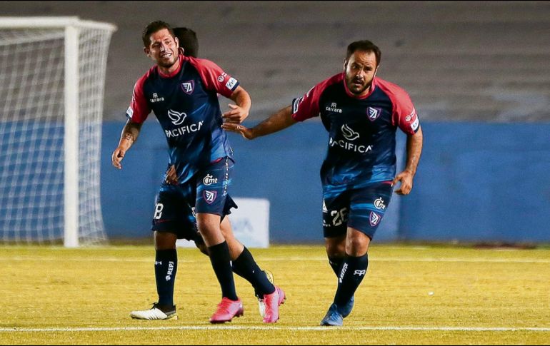 DEBUT. En su primer encuentro, Luis Márquez (derecha) anotó el tanto de los jaliscienses. IMAGO7
