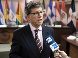 El director de la organización Human Rights Watch (HRW), José Miguel Vivanco, habla durante una entrevista en San José, Costa Rica. EFE/J. Arguedas