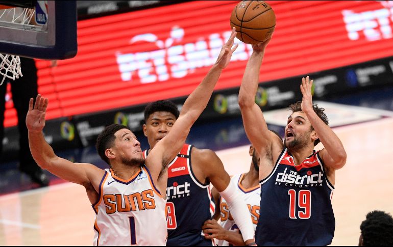 Los Wizards y Suns jugaron entre sí el lunes y desde entonces, varios profesionales han dado positivo a coronavirus. AP / ARCHIVO