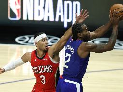 BRILLANTE. Kawhi Leonard anotó 28 puntos. AFP