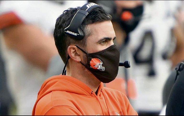 El entrenador en jefe de los sorprendentes Browns prepara el crucial juego contra los Chiefs. AP