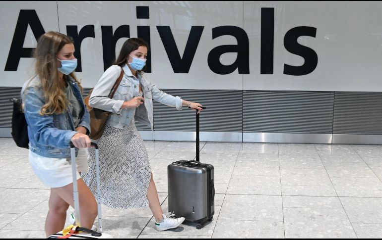 Hoteles y aerolíneas piden permisos para vender y aplicar pruebas a visitantes. AFP/D. Leal-Olivas