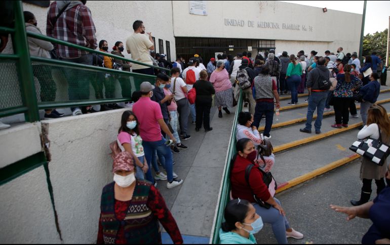 El promedio diario de las hospitalizaciones por COVID-19 pasó de 737 a mil 703 y los casos de 887 a mil 622. EL INFORMADOR/ARCHIVO