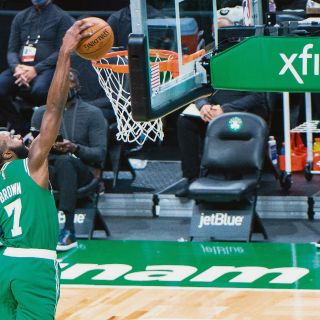Celtics al fin juega y aplasta al Magic