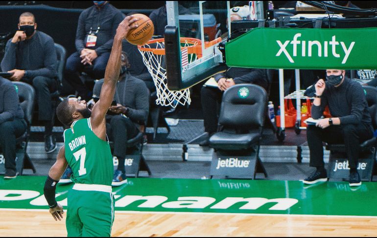 Con 21 puntos y ocho asistencias, Jaylen Brown fue el jugador más productivo de Boston. AFP