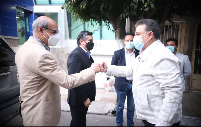 Carlos Lomelí visita a líderes y vecinos de la colonia Hermosa Provincia. ESPECIAL