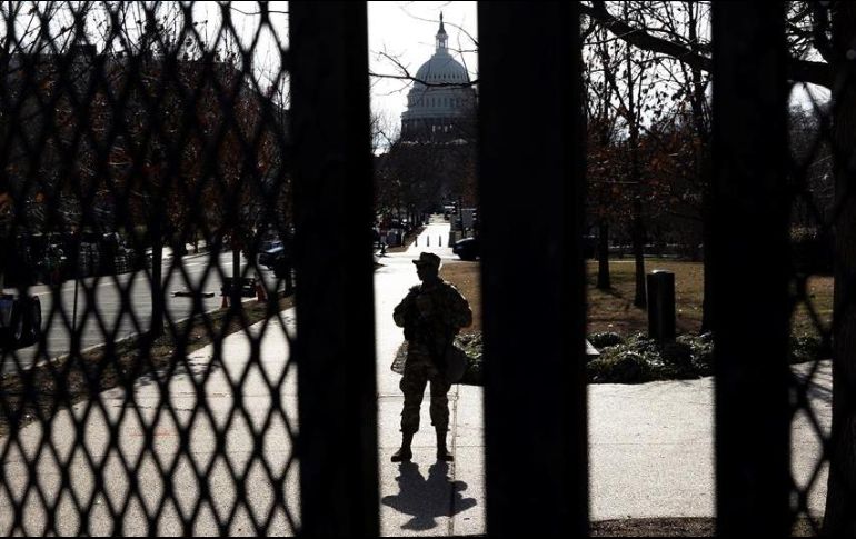 Washington tomó medidas los últimos días y parece un campamento atrincherado, con bloques de hormigón y alambres de púas. EFE/J. Lane