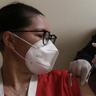 COVID-19: México acepta reducir pedidos de vacuna a Pfizer, dice AMLO