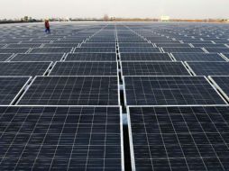 Estados Unidos necesita multiplicar la instalación de paneles solares y desarrollar nuevas formas par almacenar ese tipo de energía. AP / ARCHIVO