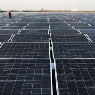 Biden quiere que el sol genere 45% de la electricidad de EU para el 2050