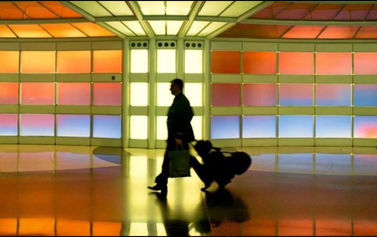 Se le ha prohibido la entrada al aeropuerto y debe pagar US$1.000 de fianza.