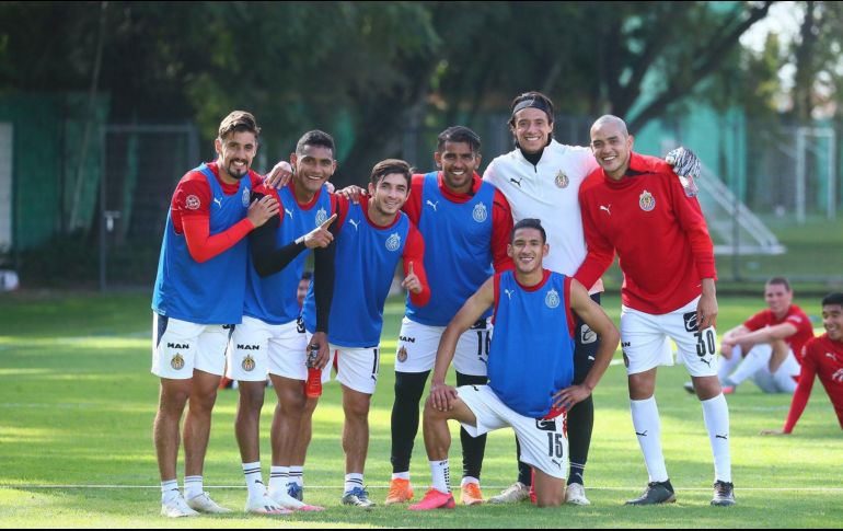 Chivas comenzó con su entrenamiento este lunes previo al juego ante Atlético. TWITTER / @Chivas
