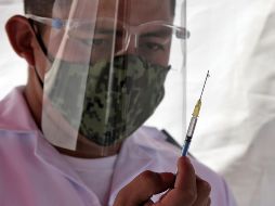 A este grupo de 18 a 29 años se aplicará la primera dosis de la vacuna Sinovac. AFP/ARCHIVO