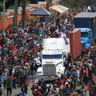 Derechos Humanos exige trato digno para miles de migrantes de caravana