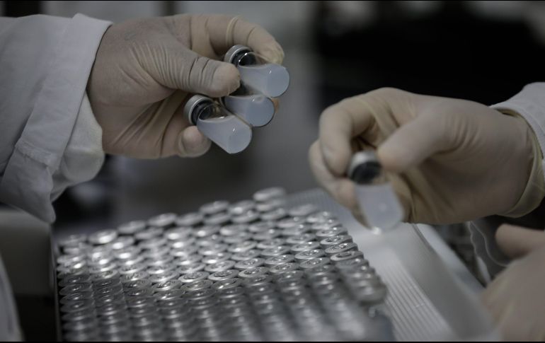 México recibirá este martes 219 mil 30 vacunas más, pero después de eso, el siguiente embarque llegará hasta el 15 de febrero. EFE / ARCHIVO