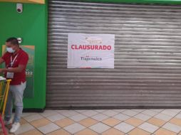 Personal de Inspección y Vigilancia de Tlajomulco acudió al supermercado y procedió a la clausura. ESPECIAL/Gobierno de Tlajomulco